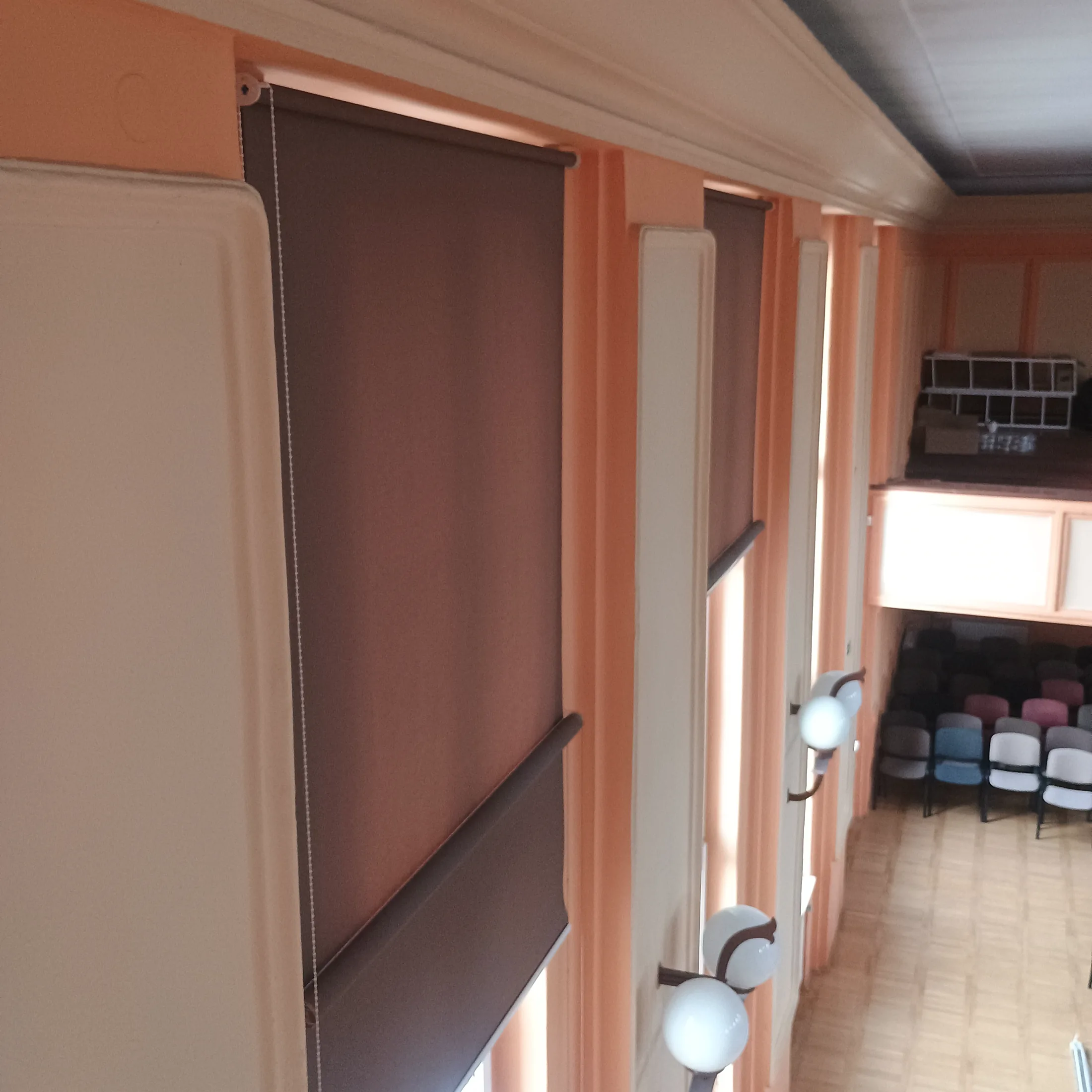 Rolety wolnowiszące wykonane na wymiar przez ANBO w Toruniu – realizacja 02