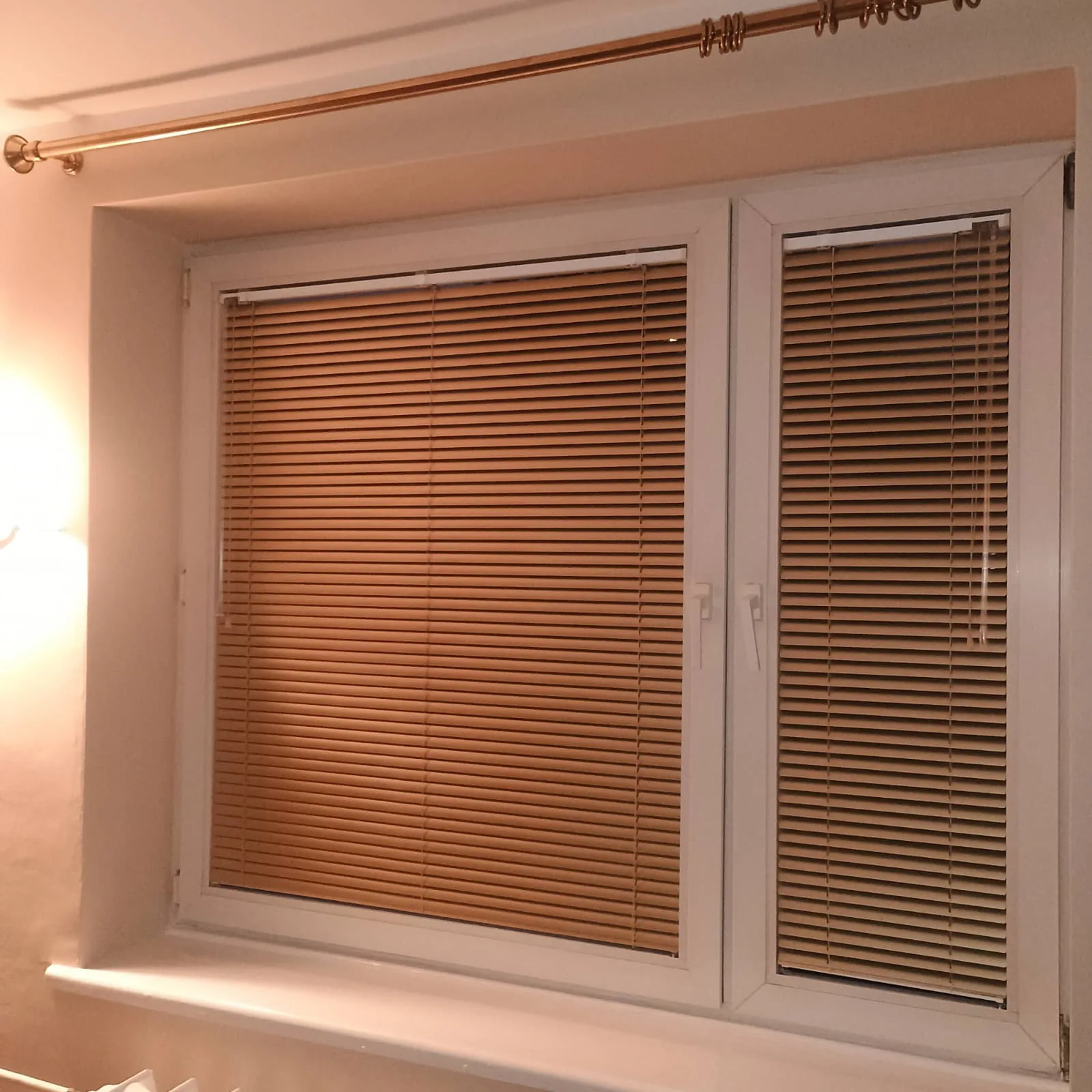 Żaluzje aluminiowe wykonane na wymiar przez ANBO w Toruniu – realizacja 03